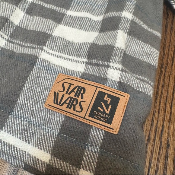 NWT Star Wars The Mandalorian Concept Art Adult Flannel Shacket Grey Size Small - Picture 5 of 11